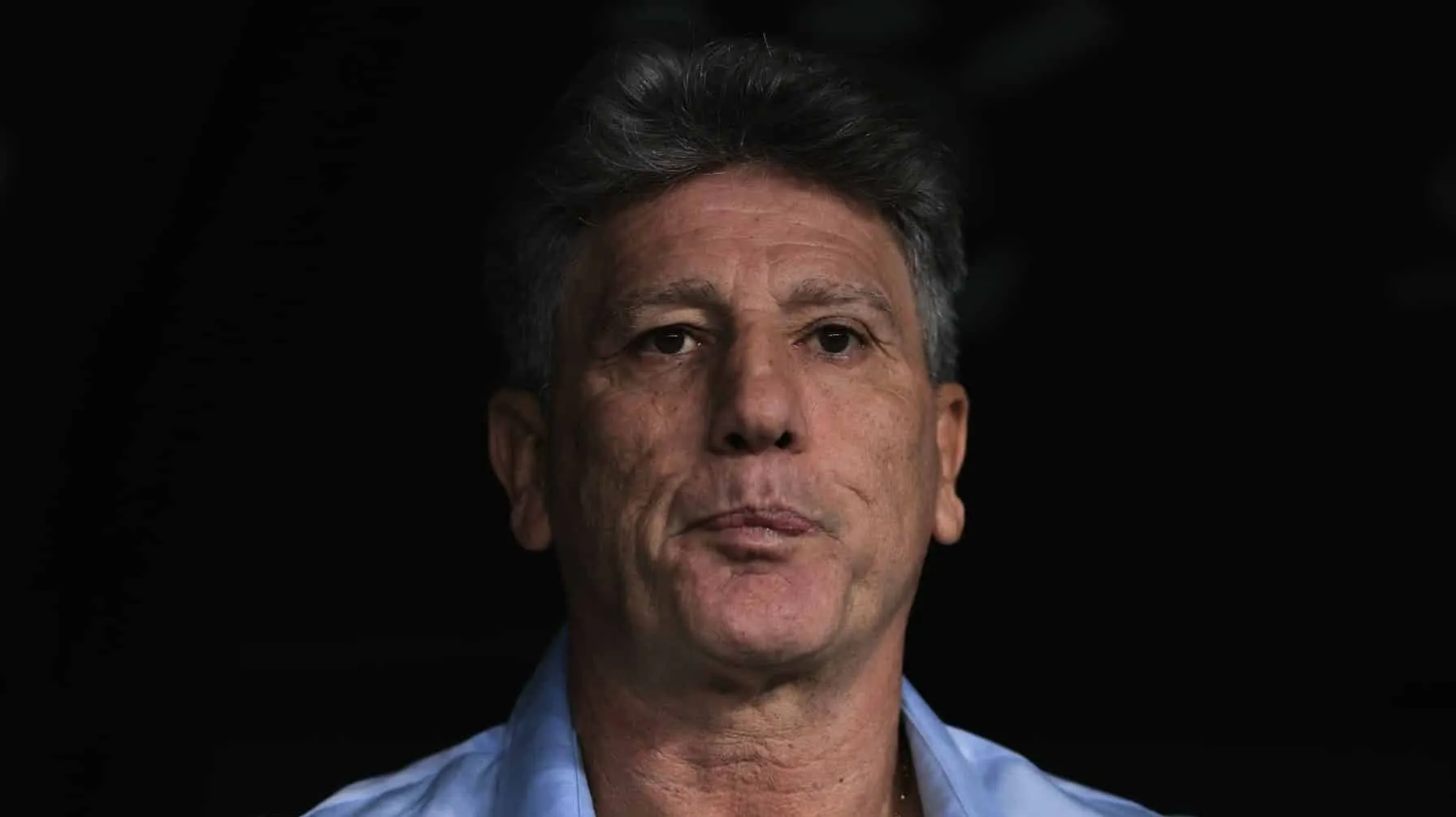 Renato Ga&uacute;cho levanta bandeira contra gramado sint&eacute;tico antes de visitar Athletico-PR