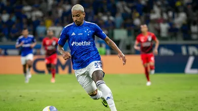 Sem querer tamb&eacute;m vale: Passe m&aacute;gico de Matheus Pereira mant&eacute;m Cruzeiro 100% no Mineir&atilde;o