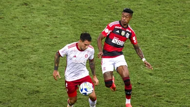 Pap&eacute;is se invertem e Flamengo lamenta atraso em jogo contra o Internacional