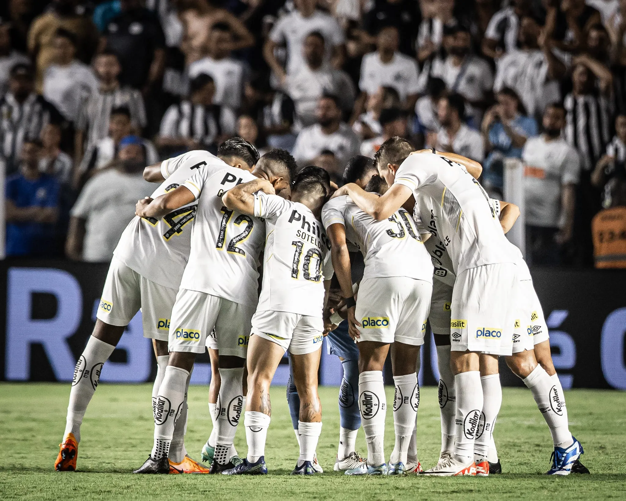 Em crise financeira, Santos deve o pagamento das f&eacute;rias de 2023 para os elencos masculino e feminino