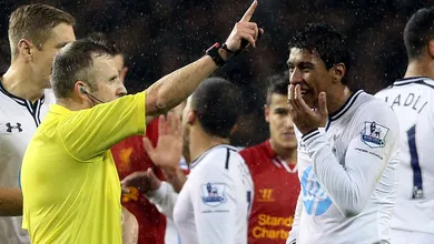 Paulinho teve seus pecados, mas sua sa&iacute;da tamb&eacute;m passa pela reformula&ccedil;&atilde;o do Tottenham