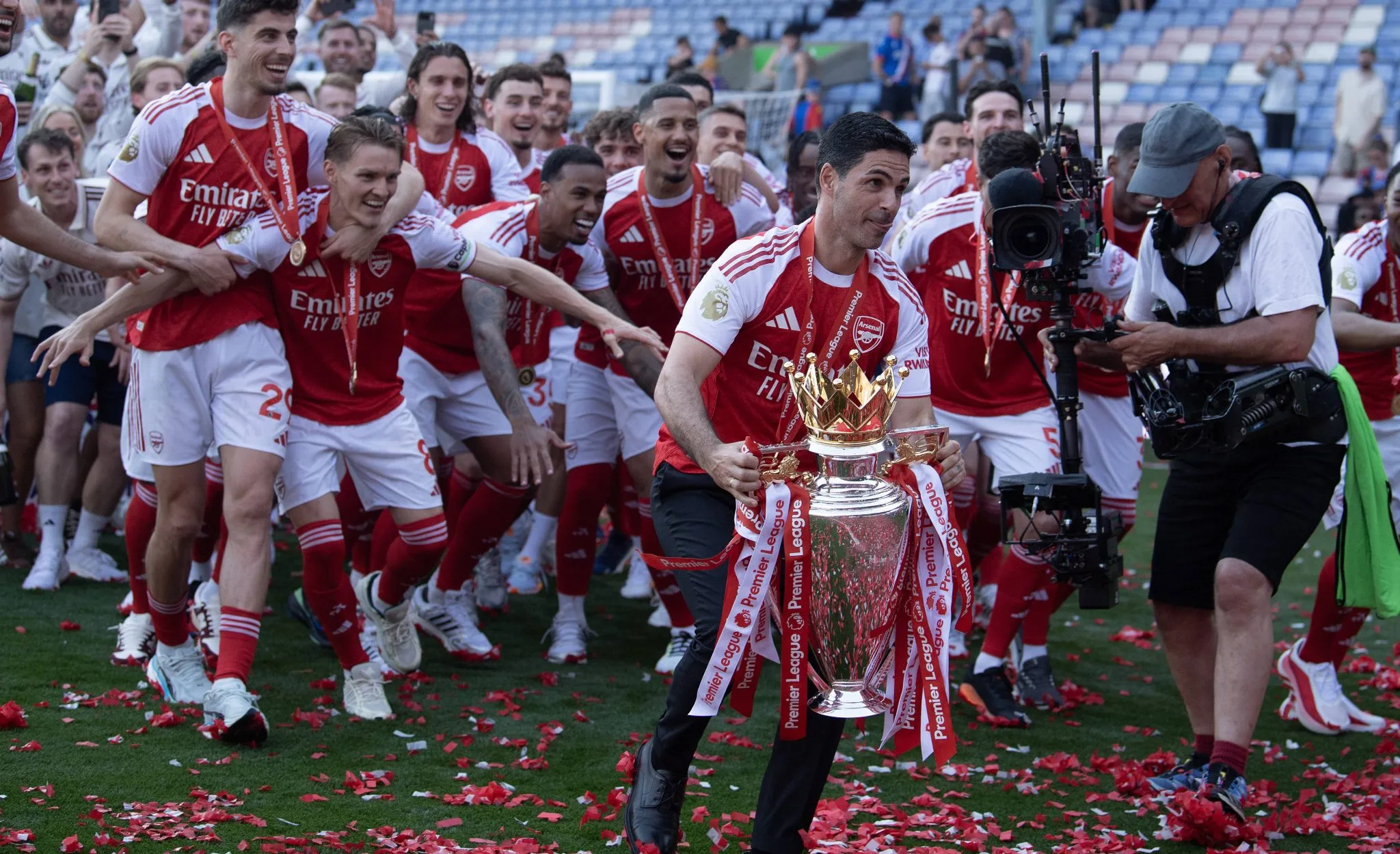 Mikel Arteta levanta trof&eacute;u da Champions League com o Arsenal (Foto: Imago/Visionhaus)