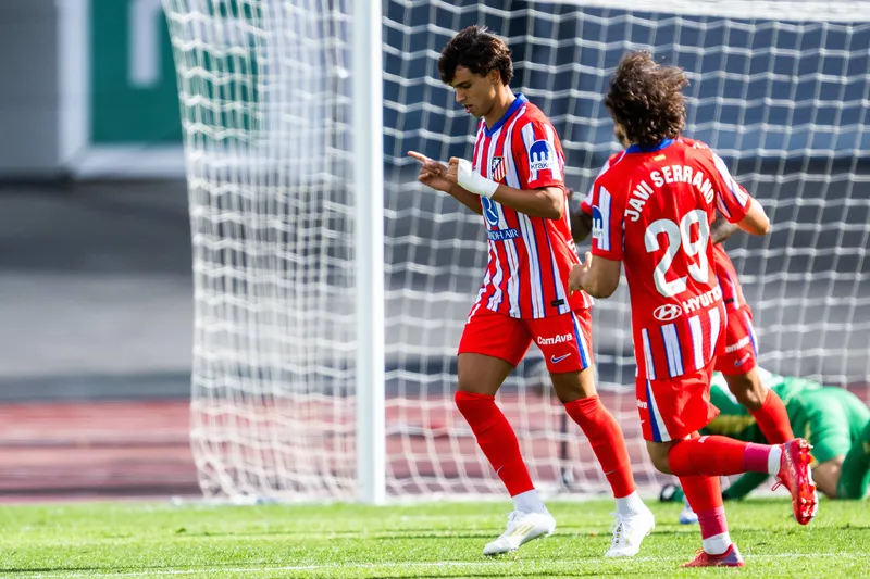 Jo&atilde;o F&eacute;lix foi bem durante a pr&eacute;-temporada do Atl&eacute;tico de Madrid. No entanto, rela&ccedil;&atilde;o ruim com Simeone impedir&aacute; que portugu&ecirc;s permane&ccedil;a na Espanha
