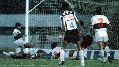 H&aacute; 21 anos, o Atl&eacute;tico pegou o Olimpia em uma final continental
