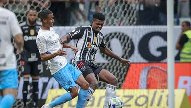Com respaldo de Felip&atilde;o, Jemerson d&aacute; volta por cima no Atl&eacute;tico-MG ap&oacute;s gol contra e vaias da torcida