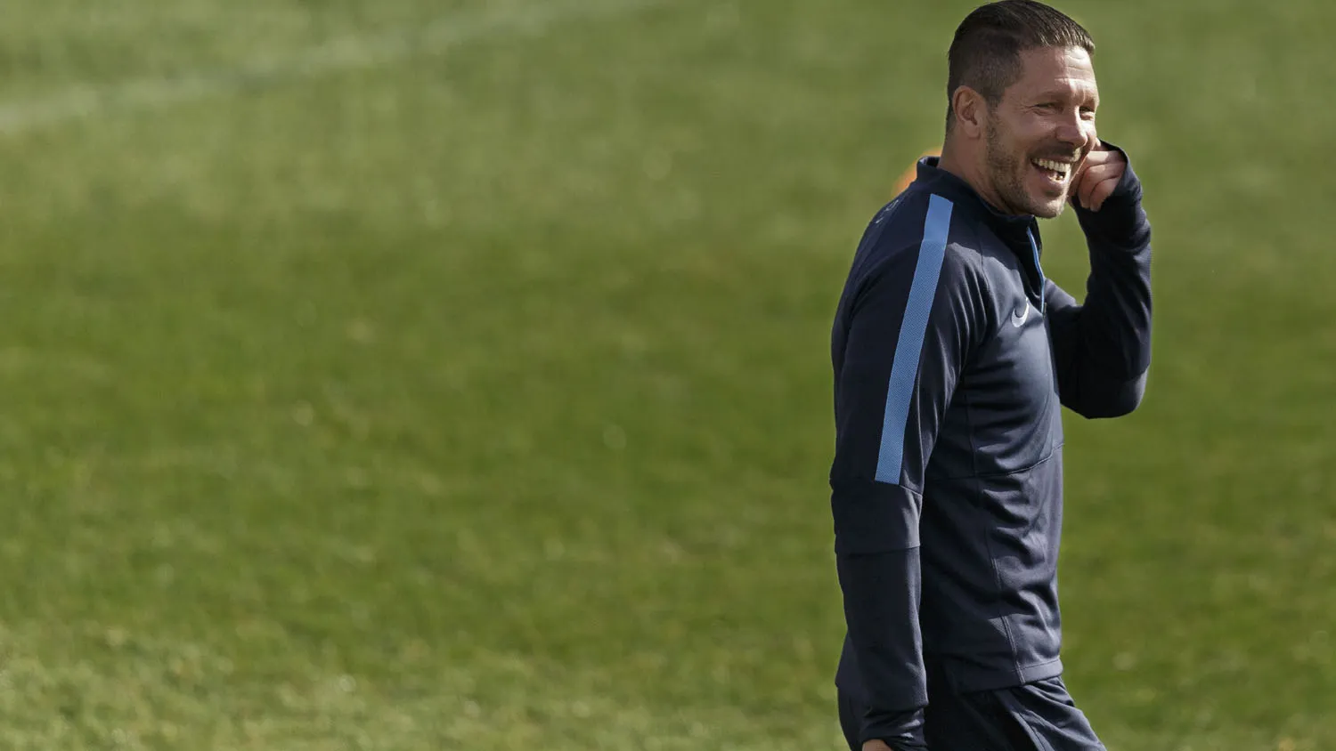 Contrato milion&aacute;rio na sele&ccedil;&atilde;o brasileira ou no Real? Simeone prefere ficar sem dinheiro