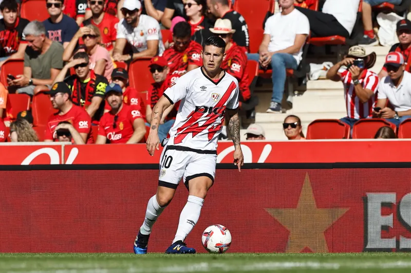James Rodr&iacute;guez em a&ccedil;&atilde;o pelo Rayo Vallecano
