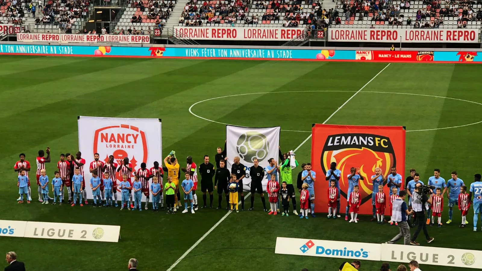 Futebol franc&ecirc;s viveu fato in&eacute;dito com este &aacute;rbitro que interrompeu um jogo por causa de cantos homof&oacute;bicos