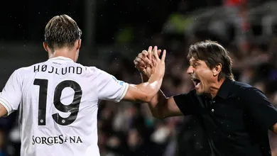 &lsquo;Manchester United nos deu sorte&rsquo;: Conte brinca ap&oacute;s estreia de Hojlund no Napoli