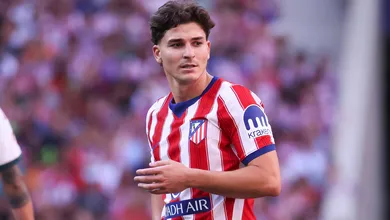 Decis&atilde;o de Juli&aacute;n &Aacute;lvarez preocupa o Arsenal na disputa com o Barcelona