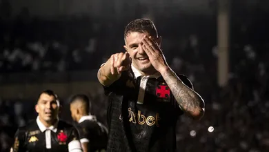 Da frustra&ccedil;&atilde;o com Pedro Raul ao artilheiro Vegetti: mudan&ccedil;a no ataque simboliza o 2023 do Vasco