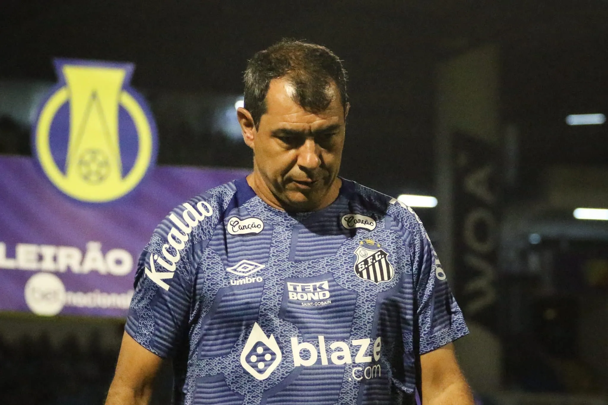 Carille v&ecirc; falta de intensidade e competitividade como motivos para derrota do Santos