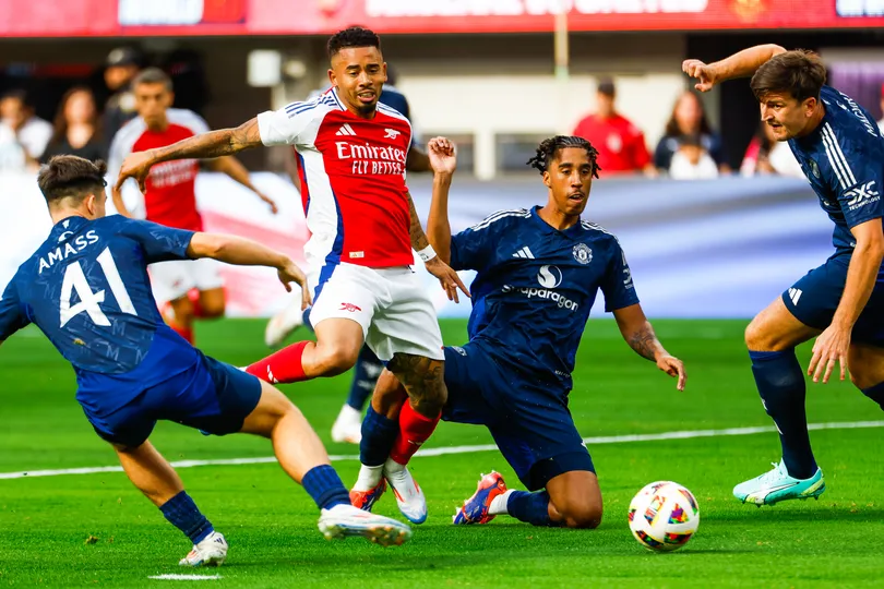 Gabriel Jesus em a&ccedil;&atilde;o contra o Manchester United