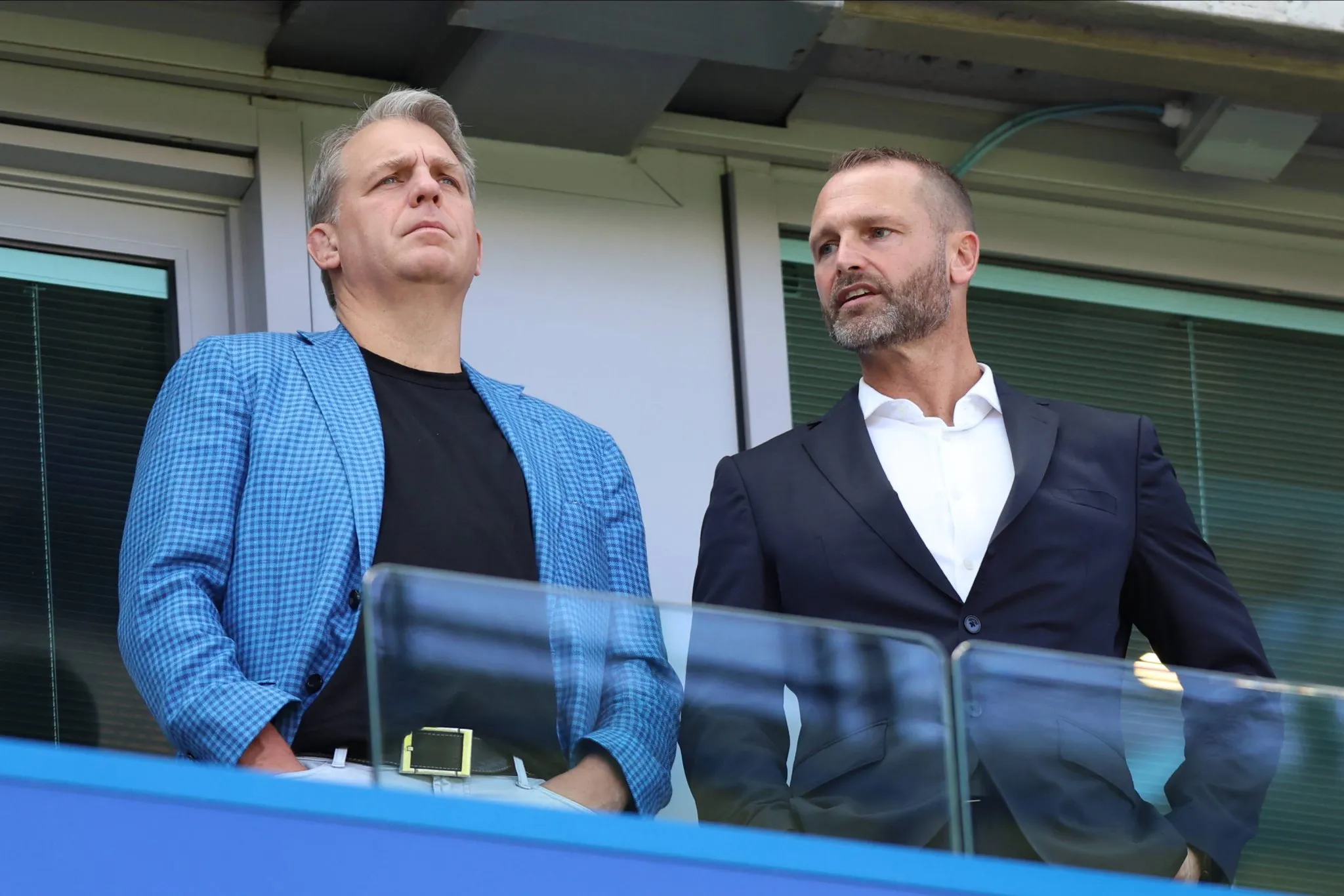 Propriet&aacute;rio do Chelsea Todd Boehly ao lado do diretor esportivo Paul Winstanley 