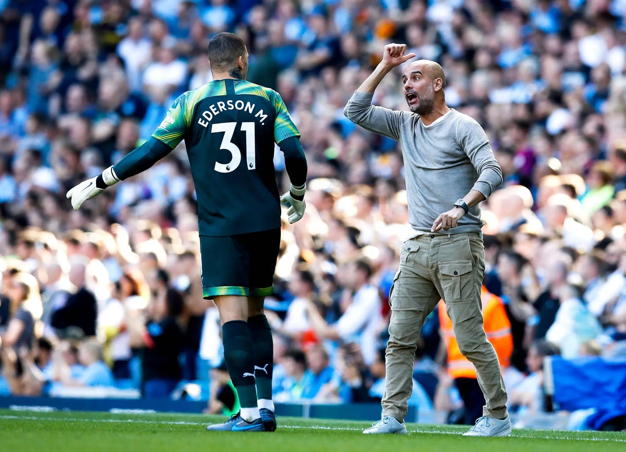 Guardiola d&aacute; ultimato a Ederson diante indefini&ccedil;&atilde;o sobre sa&iacute;da do Manchester City