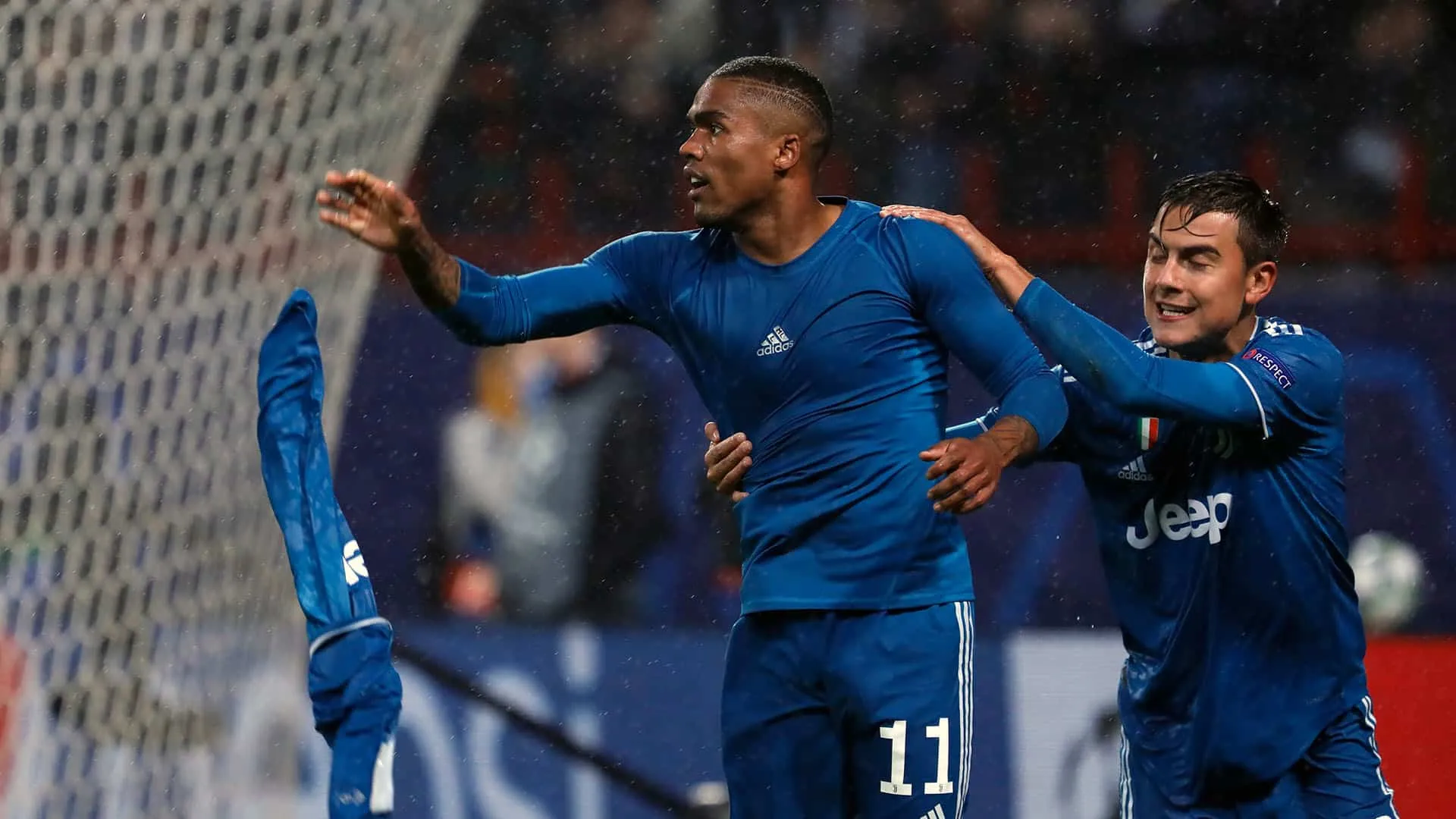 Lucescu: &ldquo;Douglas Costa, em termos de qualidade, n&atilde;o tem raz&atilde;o para invejar Mbapp&eacute; no PSG&rdquo;