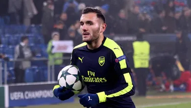 Ex-Arsenal: &lsquo;Fui abandonado e agora meus pais querem pens&atilde;o para o resto da vida&rsquo;