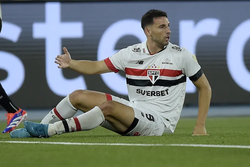 Calleri perdeu chance na cara do gol contra o Botafogo