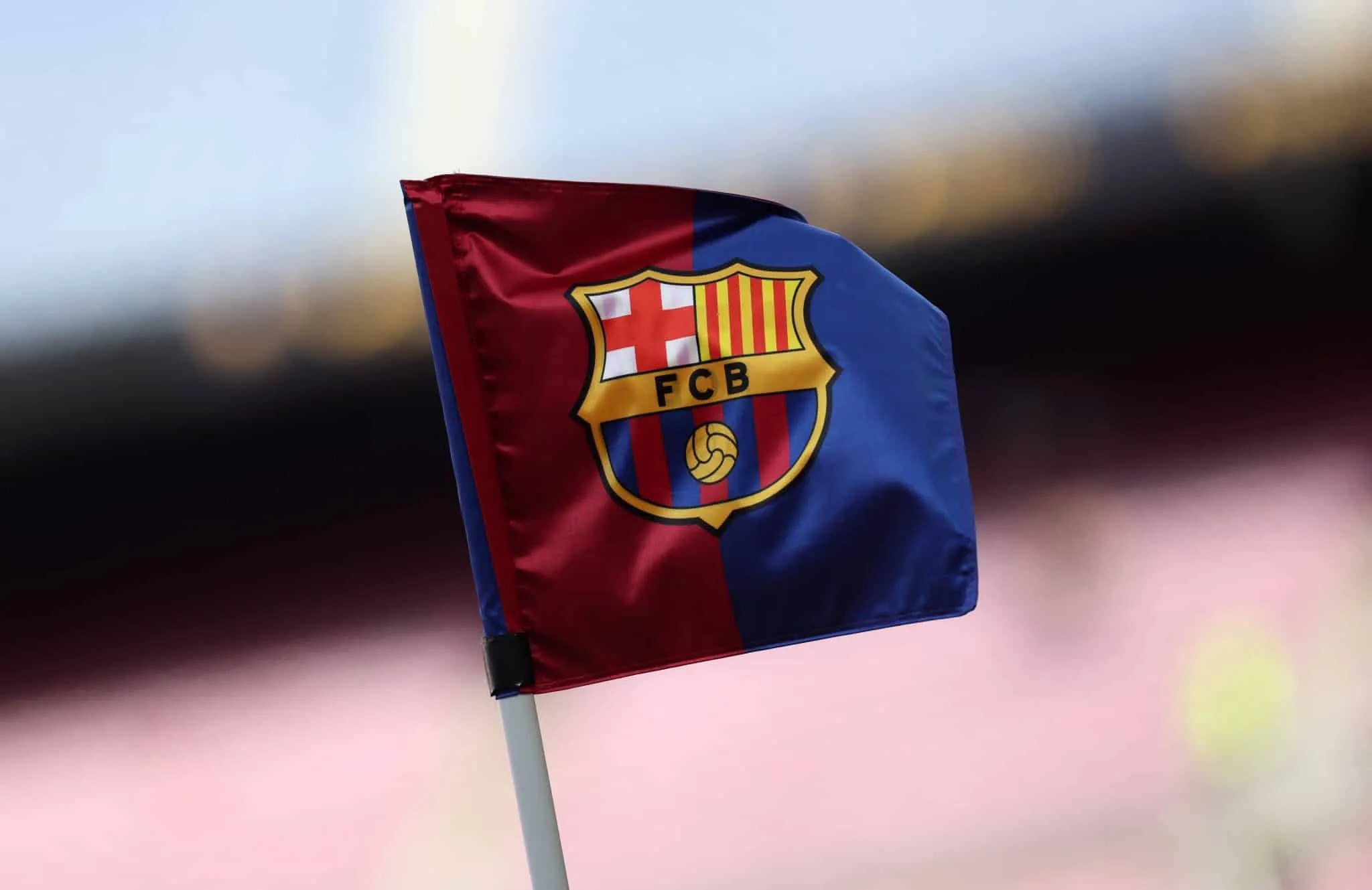 Barcelona pune tr&ecirc;s torcedores por supostas sauda&ccedil;&otilde;es nazistas na Champions League