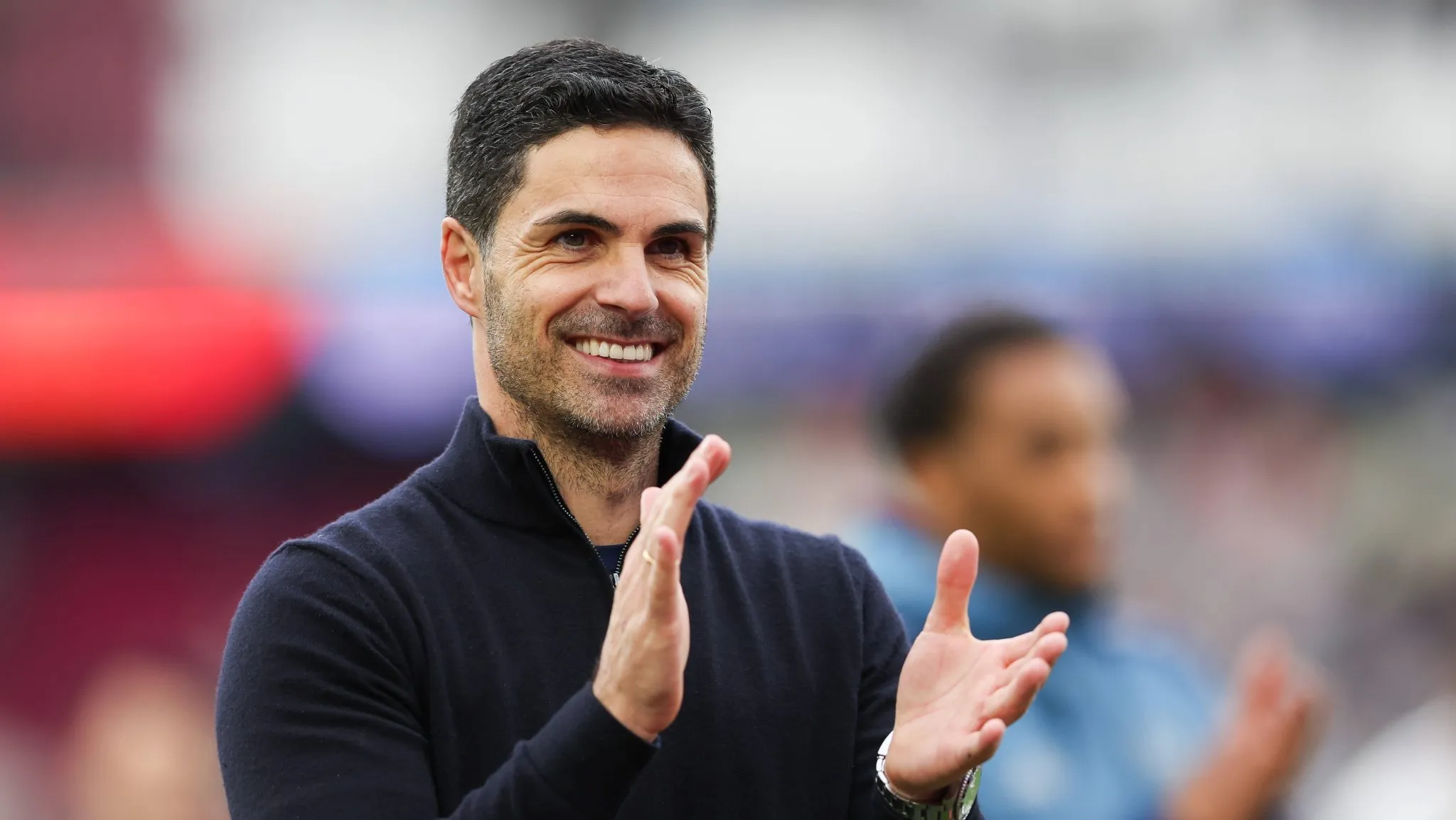Arsenal acerta contrata&ccedil;&atilde;o de zagueiro da Premier League e fica com uma pend&ecirc;ncia no mercado