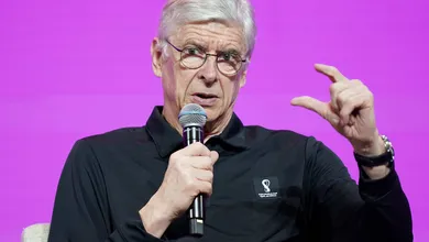 Arsene Wenger vai na contram&atilde;o de jogadores e defende novo Mundial expandido &mdash; quem est&aacute; certo?