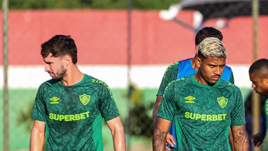 Na lanterna, jogadores do Fluminense s&atilde;o alvo de protesto no centro de treinamento