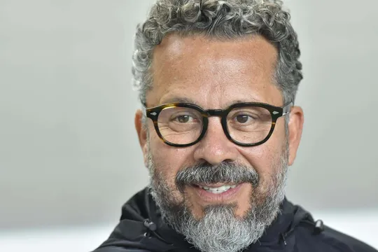 Cl&eacute;ber Xavier e sistema defensivo merecem cr&eacute;dito em vit&oacute;ria do Santos sobre o Flamengo
