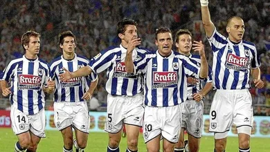 H&aacute; 20 anos, uma Real Sociedad encantadora ficava no quase em La Liga, mas marcava a hist&oacute;ria do clube