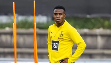 Joia do Dortmund tem caso de suposta adultera&ccedil;&atilde;o de idade exposto: &lsquo;Deixamos ele quatro anos mais novo&rsquo;