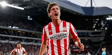 Com um gol de letra aos 47 do 2&deg; tempo, PSV vira e j&aacute; oferece um joga&ccedil;o &agrave; Champions 2019/20