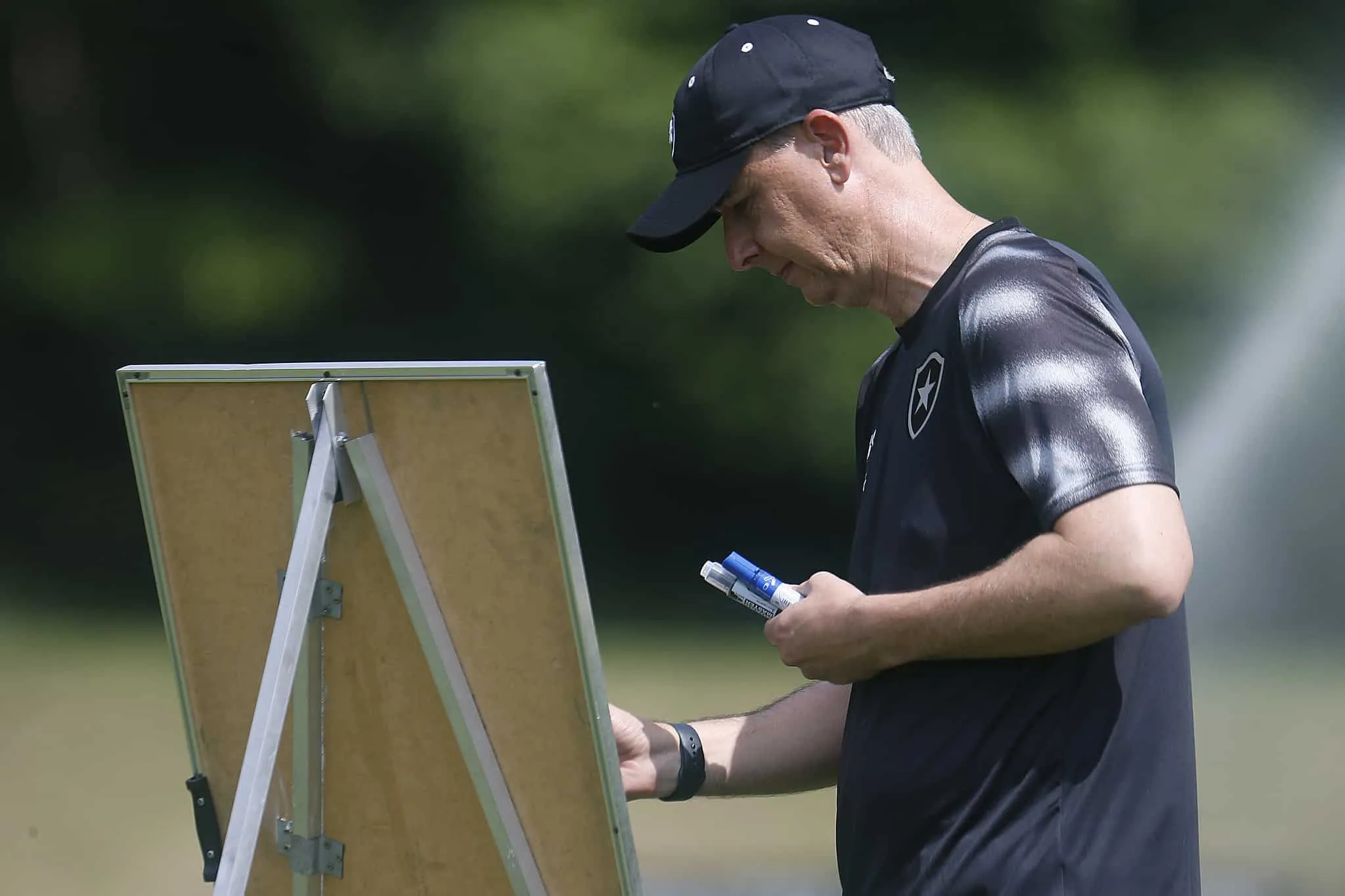 Cinco jogos em 14 dias: a maratona de Tiago Nunes no Botafogo na luta pelo t&iacute;tulo do Brasileiro