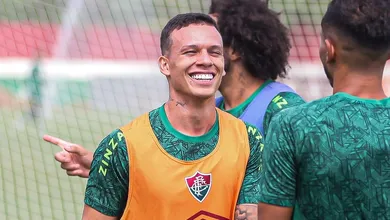 Joia de Xer&eacute;m volta aos treinos e pode ser refor&ccedil;o para o Fluminense