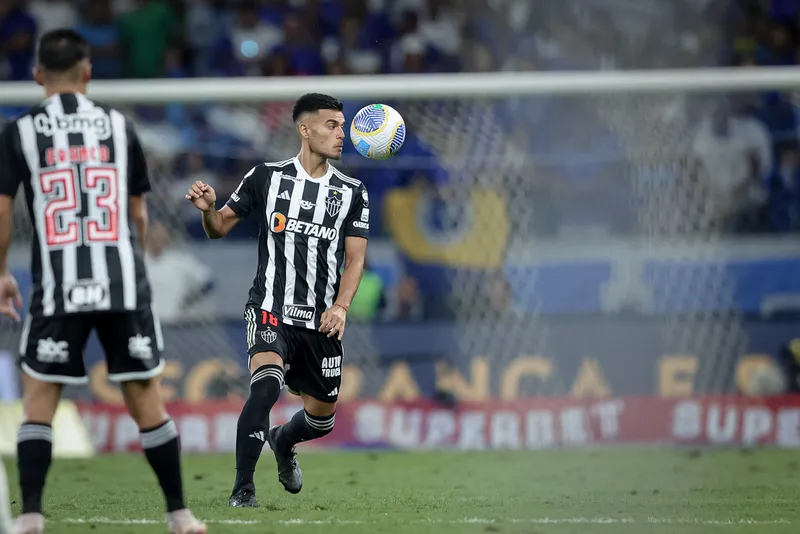 Fausto Vera e Alan Franco, volantes do Atl&eacute;tico