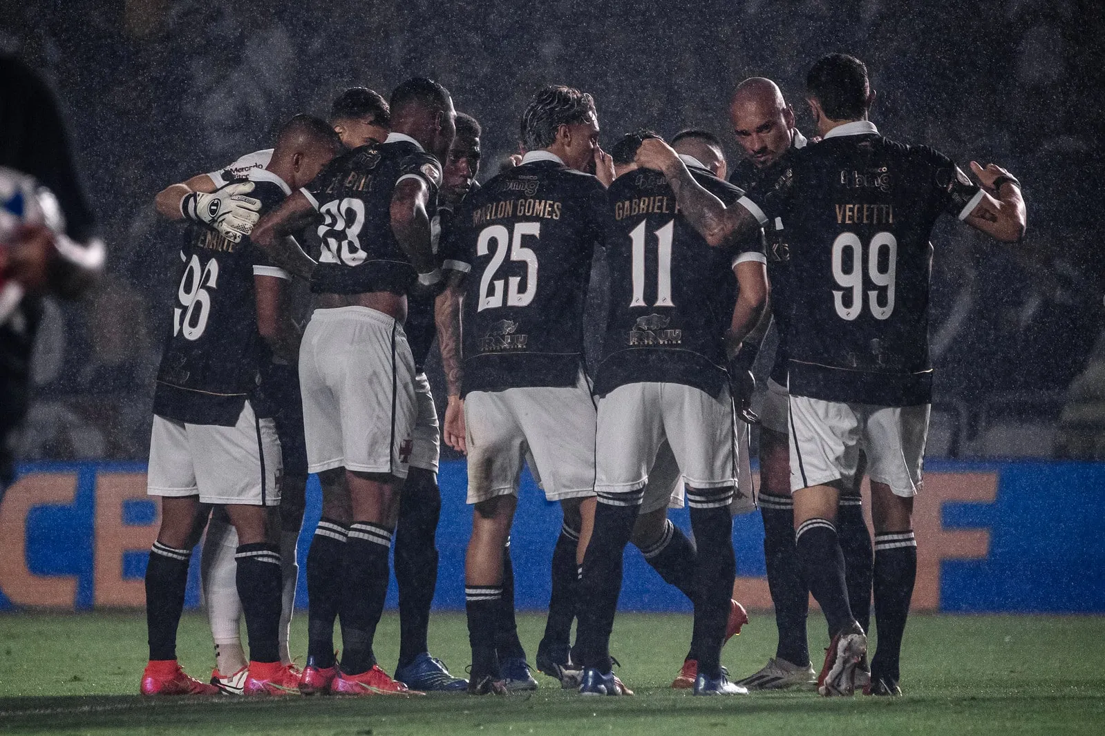 Vasco tem mais motivos para comemorar al&eacute;m do gol de Payet contra o Fortaleza