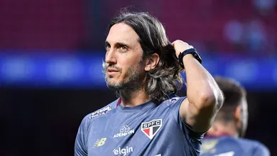 Zubeld&iacute;a prefere correr risco com volante titular a usar jogador arquivado no S&atilde;o Paulo