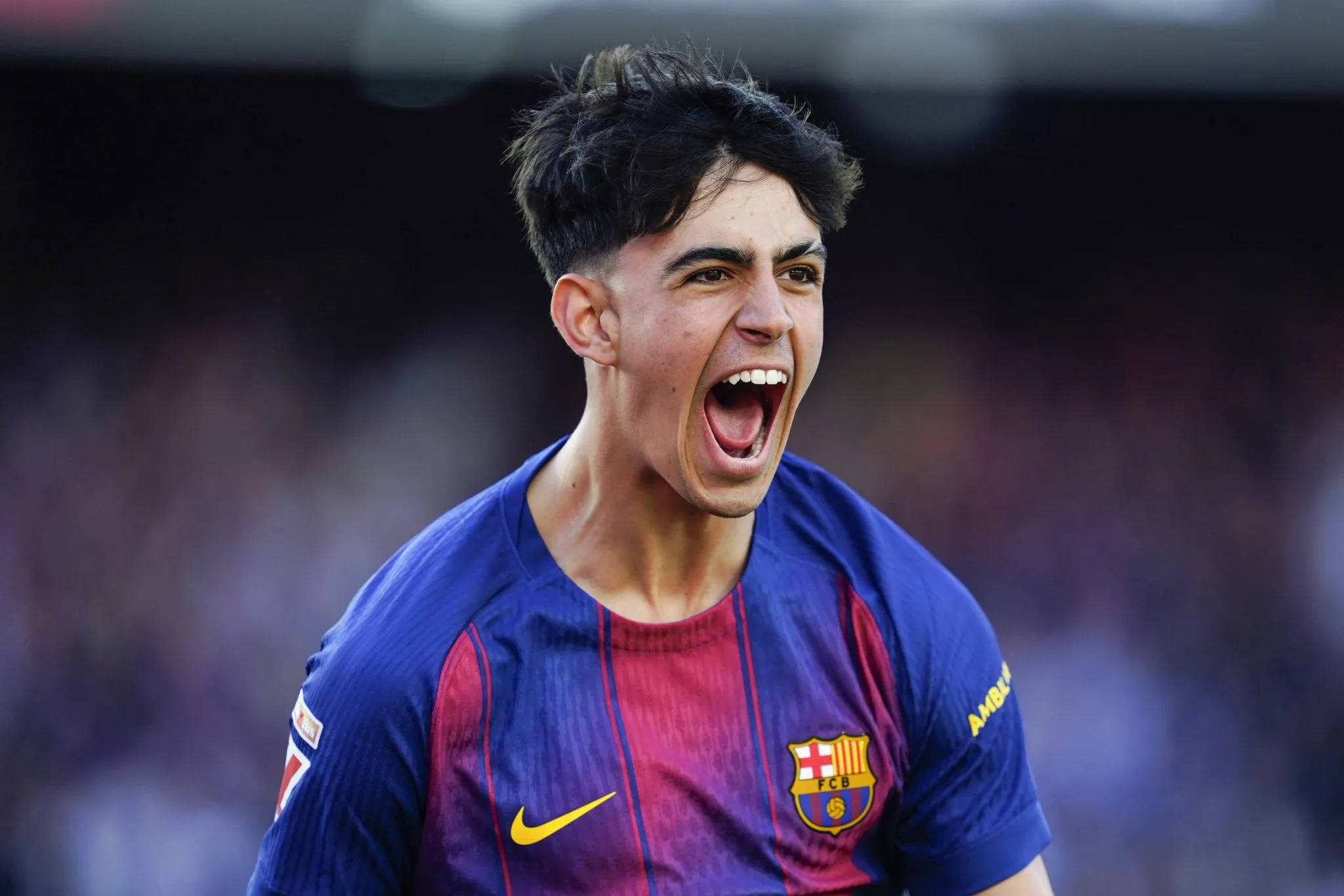 Marc Bernal celebra gol pelo Barcelona 