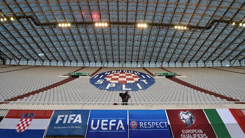 Ap&oacute;s incidentes racistas, Cro&aacute;cia bane a pr&oacute;pria torcida no resto das eliminat&oacute;rias da Euro