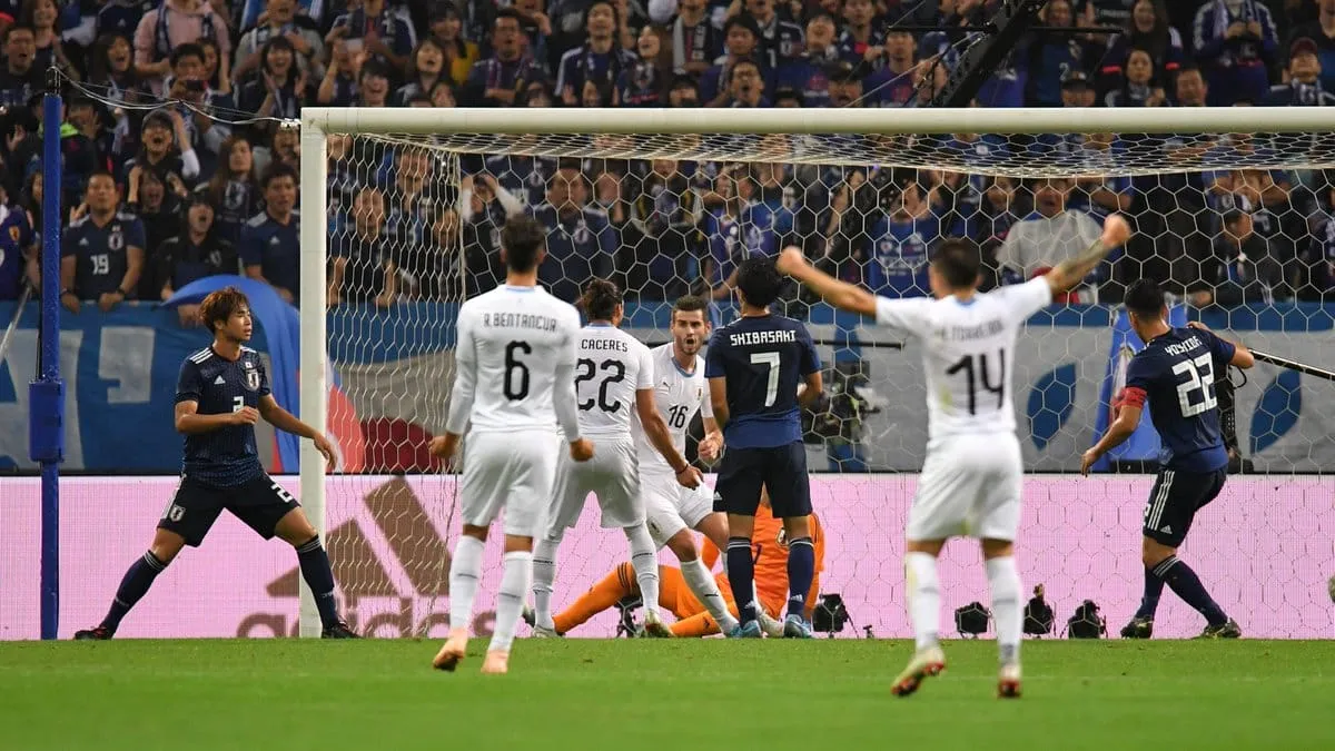 As defesas contribu&iacute;ram, mas Jap&atilde;o x Uruguai foi um festival de gols: 4&times;3 para os Samurais Azuis