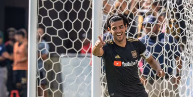 Vela fez dois tentos lind&iacute;ssimos e quebrou o recorde de gols em uma &uacute;nica edi&ccedil;&atilde;o da MLS: 34 em 31 jogos