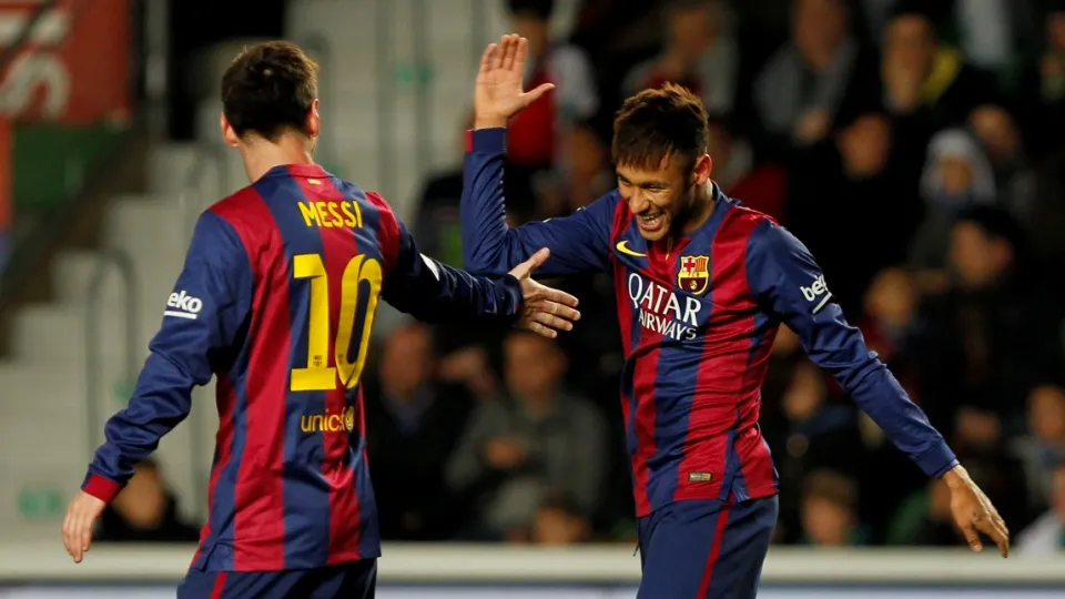 Na orquestra desafinada do Barcelona, a m&uacute;sica fica por conta dos solistas Neymar e Messi