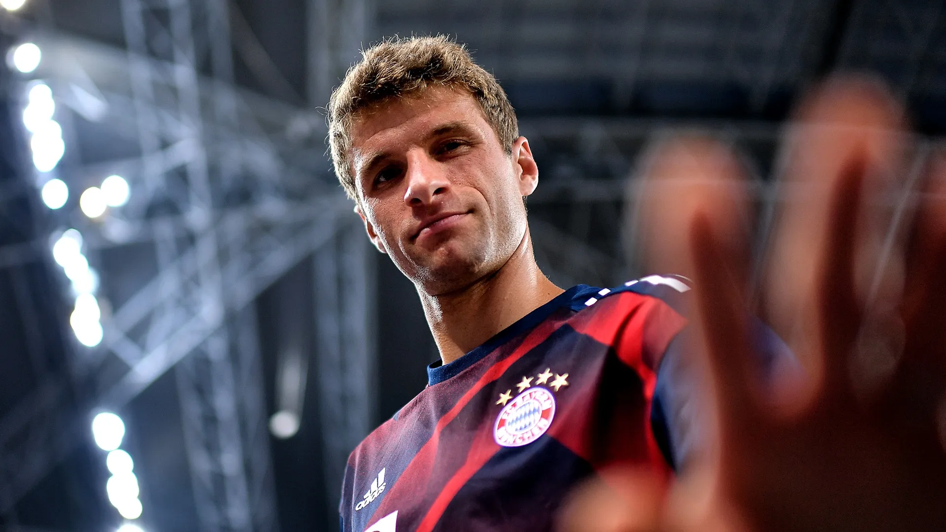 M&uuml;ller n&atilde;o v&ecirc; James como concorrente no Bayern e sabe o que precisa fazer: gols
