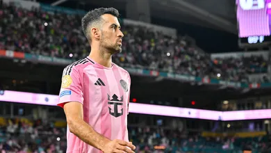 Busquets encaminha aposentadoria e pode ter nova fun&ccedil;&atilde;o no Barcelona