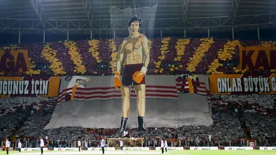 [V&iacute;deo] Torcida do Galatasaray preparou mosaico com Rocky Balboa para cl&aacute;ssico com Fenerbah&ccedil;e