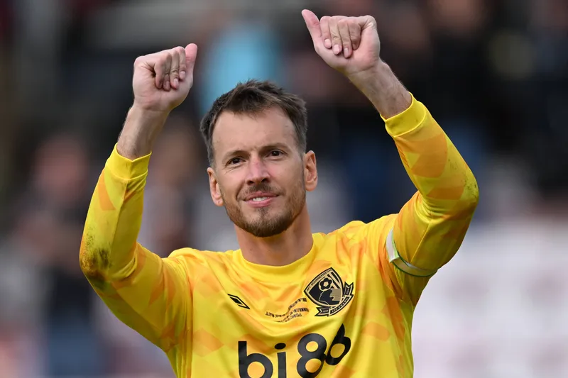Neto foi emprestado ao Arsenal pelo Bournemouth