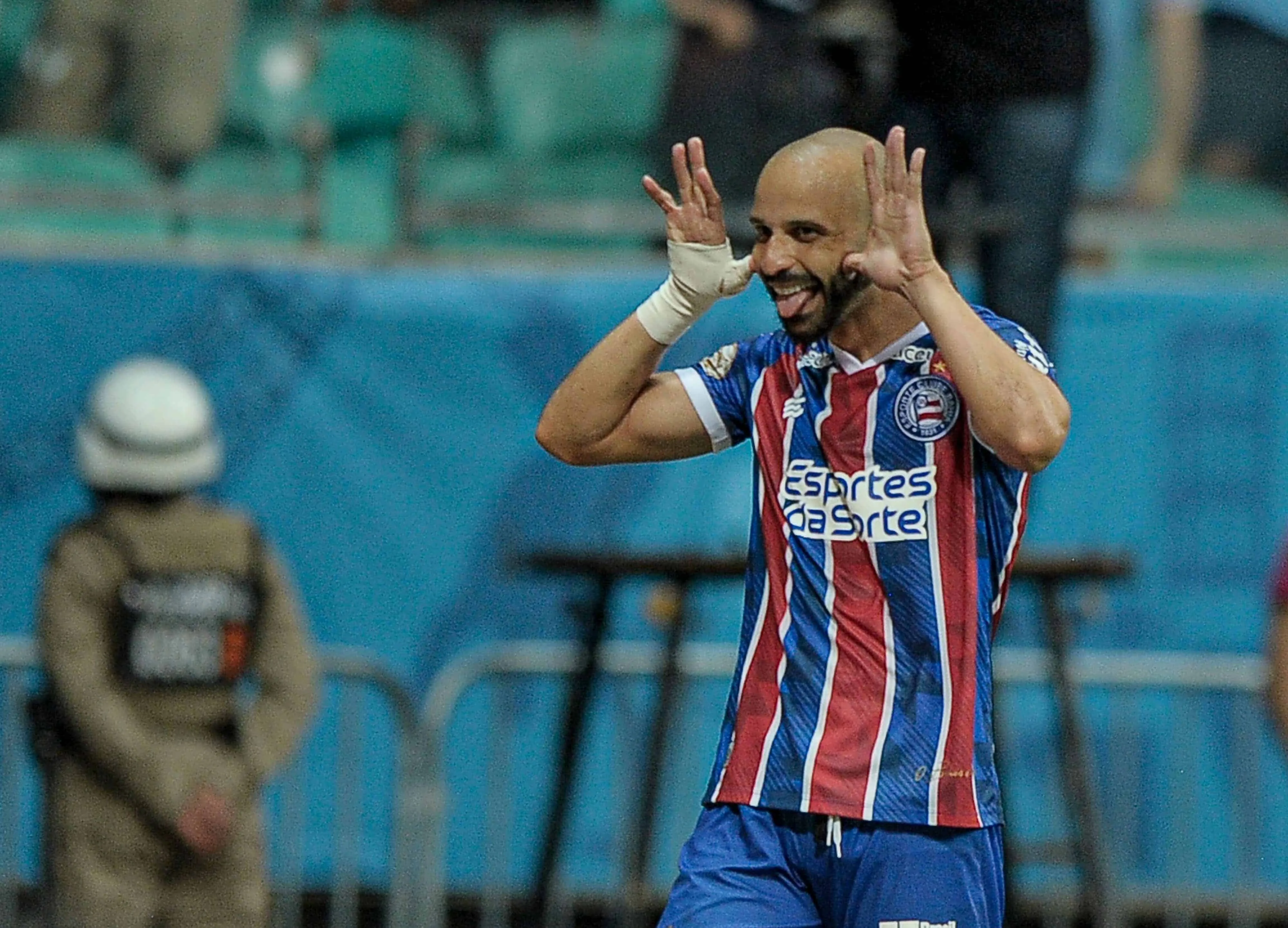 Bahia passa por cima do Atl&eacute;tico-MG e se livra do rebaixamento com um roteiro her&oacute;ico