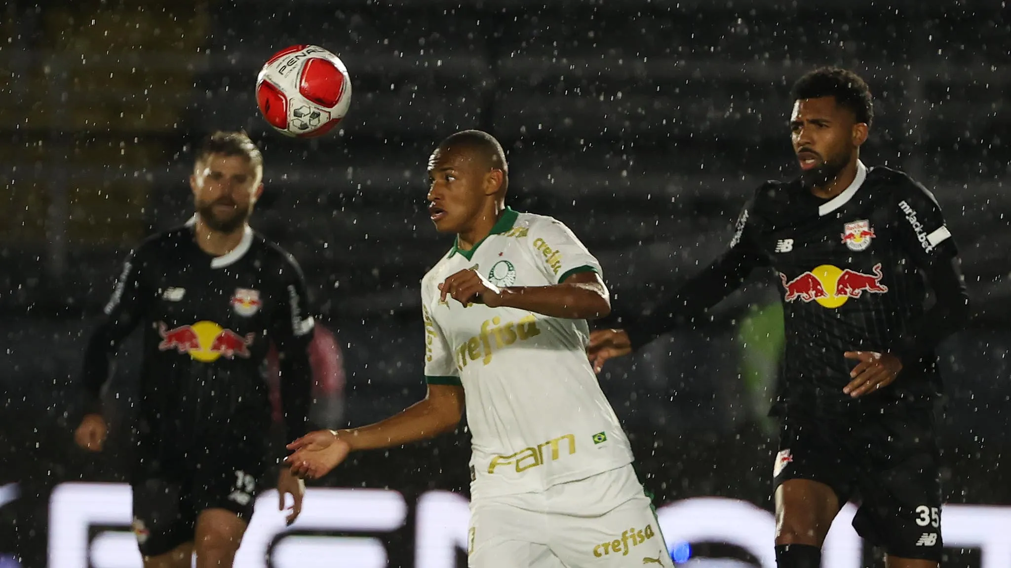 &lsquo;Acabou a base, n&atilde;o jogam mais contra moleques de 17 anos&rsquo;: Abel elogia, mas alerta crias do Palmeiras