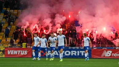 &Eacute; at&eacute; dif&iacute;cil acreditar na curva que esta bola fez, em gola&ccedil;o do Dynamo Kiev no cl&aacute;ssico contra o Shakhtar