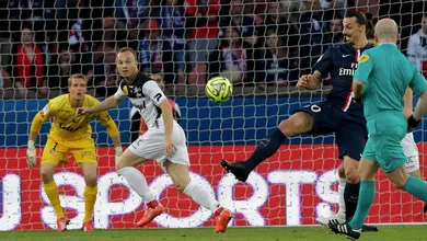 O PSG enfiou seis no Guingamp, com direito a outra obra-prima de Ibra