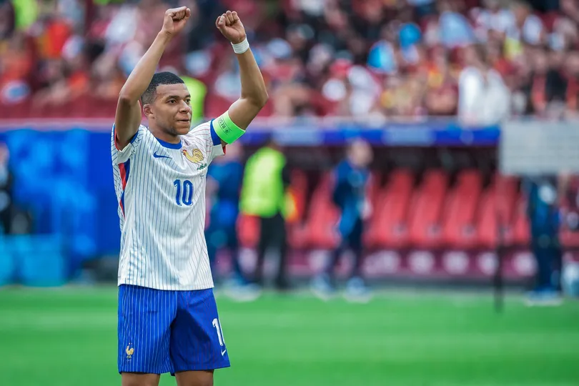 Mbapp&eacute; celebra classifica&ccedil;&atilde;o da Fran&ccedil;a contra a B&eacute;lgica