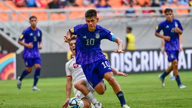 Echeverri deve ir para o Manchester City, que segue dando aulas de gest&atilde;o de futebol
